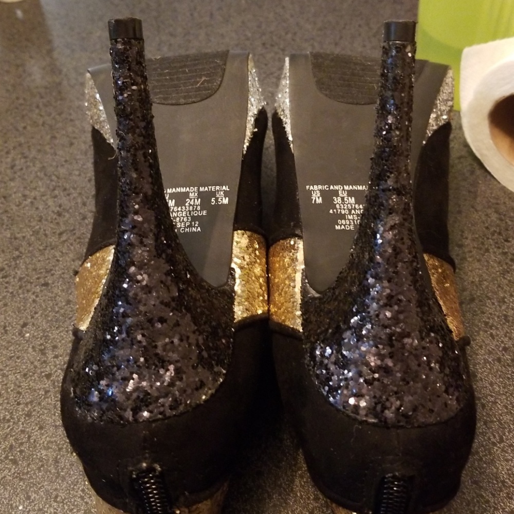 Black and gold high heels With  cold glitter
